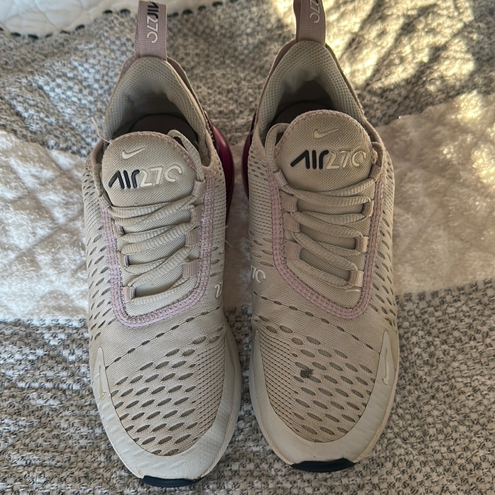Kids air 270 sneakers. Size 3.5Y purple and white